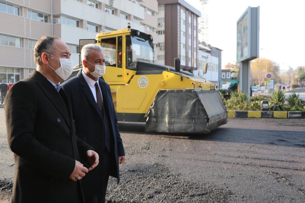 Kırıkkale'de, 130 bin ton asfalt seriliyor